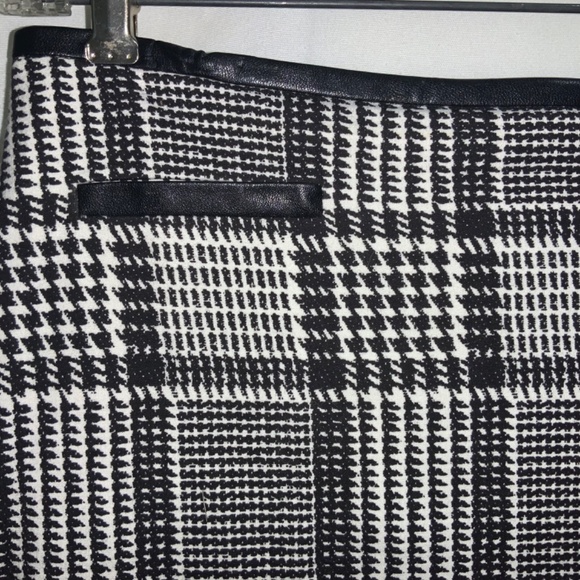 Talbots Petite houndstooth plaid pencil skirt 10P faux leather trim - Picture 3 of 5